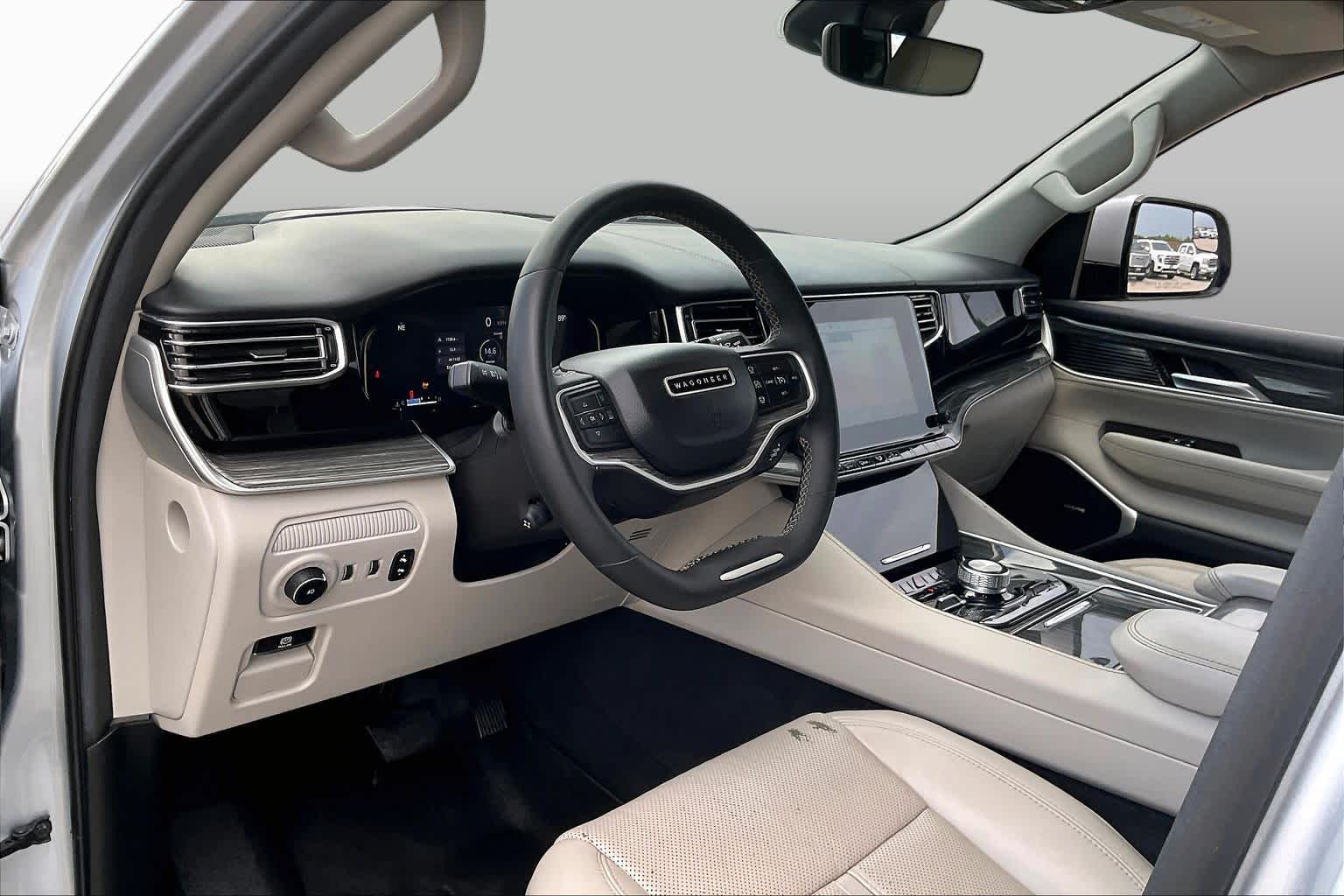 2022 Jeep Wagoneer photo 16 of 32