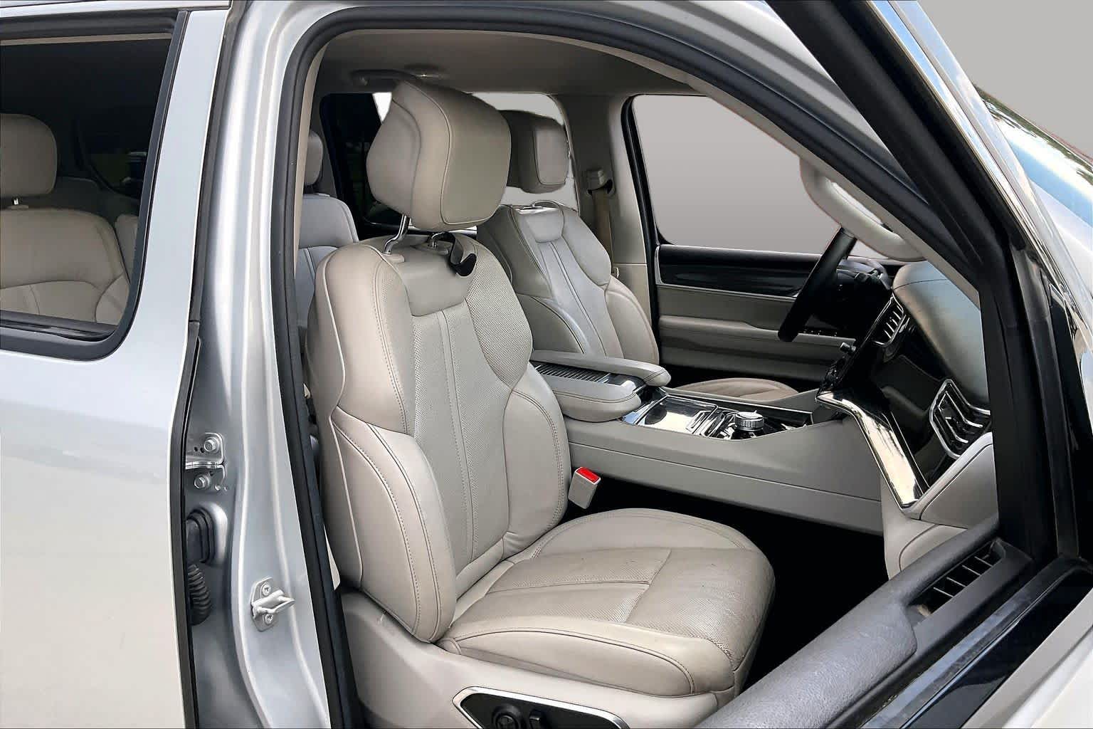 2022 Jeep Wagoneer photo 8 of 32