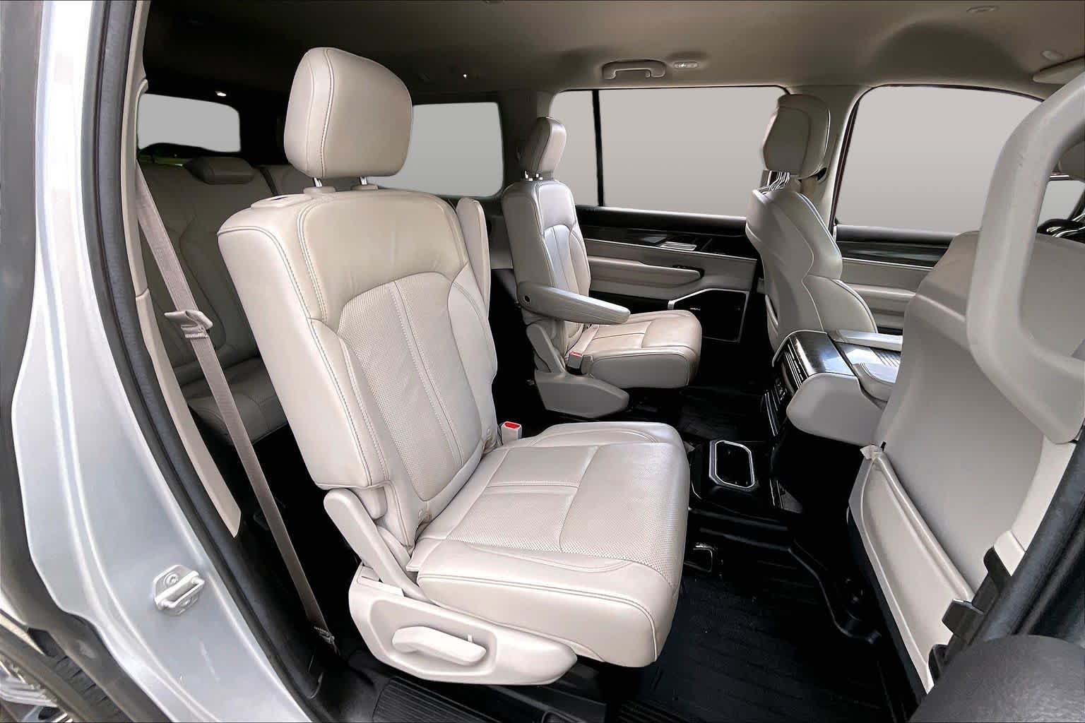 2022 Jeep Wagoneer photo 19 of 32