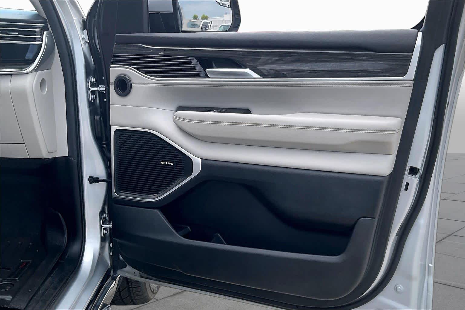 2022 Jeep Wagoneer photo 21 of 32