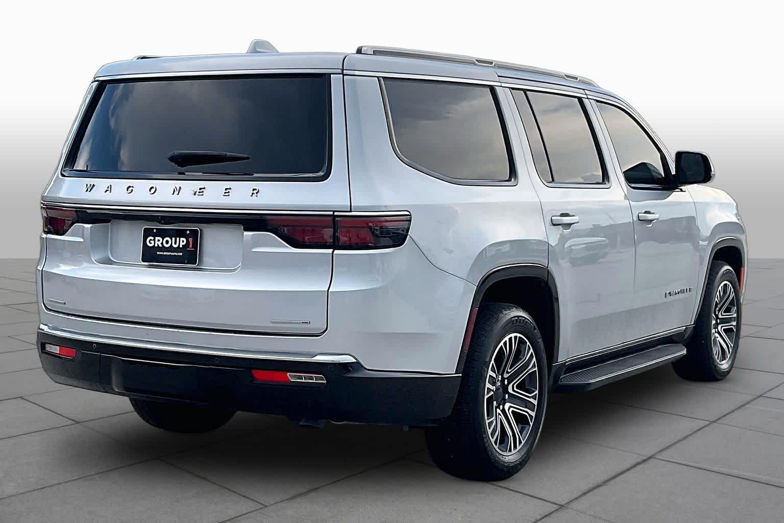 2022 Jeep Wagoneer photo 12 of 32
