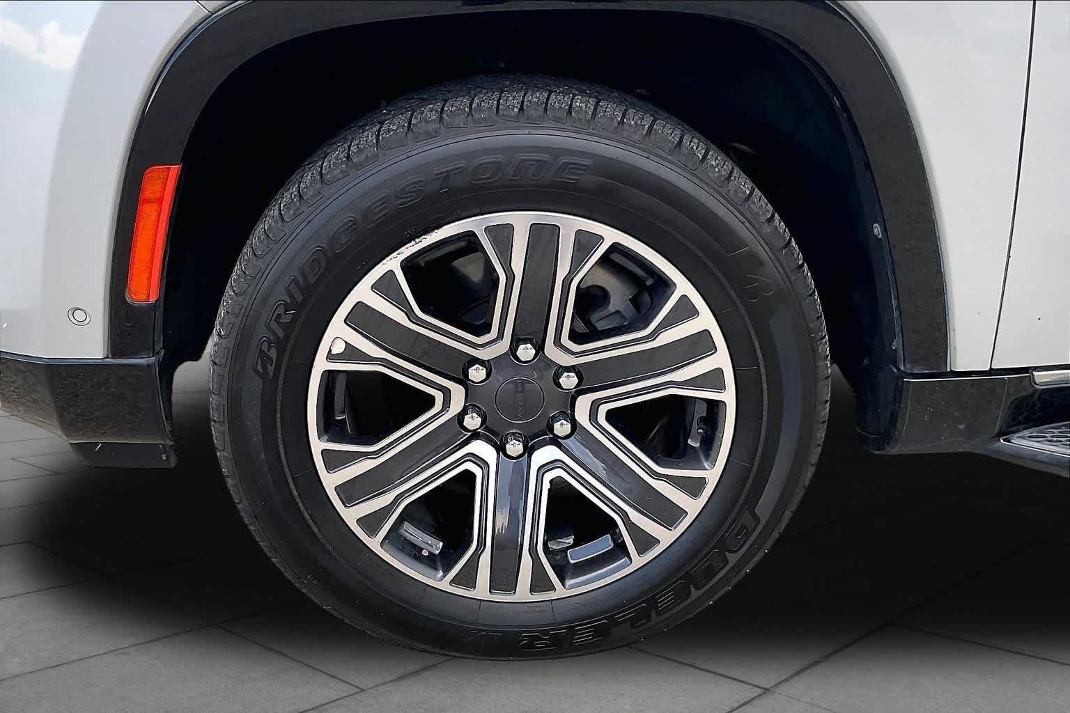2022 Jeep Wagoneer photo 10 of 32