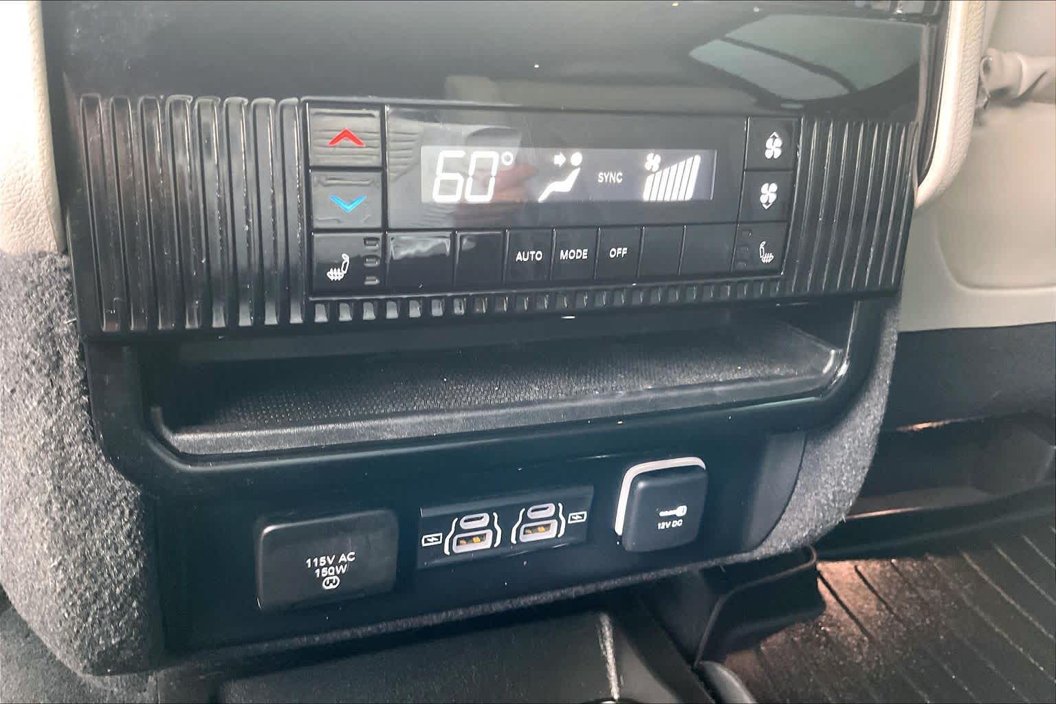 2022 Jeep Wagoneer photo 29 of 32