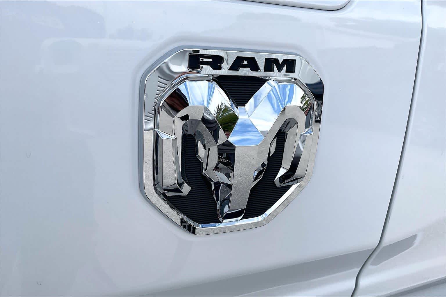 2023 Ram 1500 photo 2 of 2