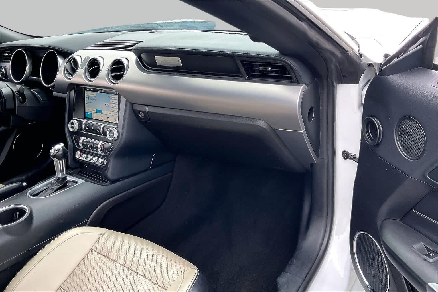 2019 Ford Mustang photo 17 of 31