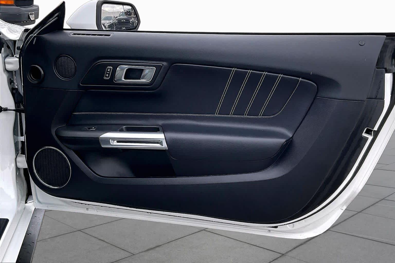 2019 Ford Mustang photo 19 of 31