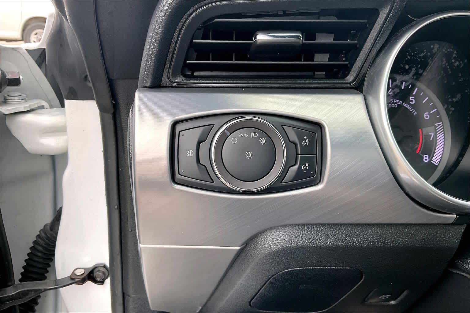 2019 Ford Mustang photo 13 of 31