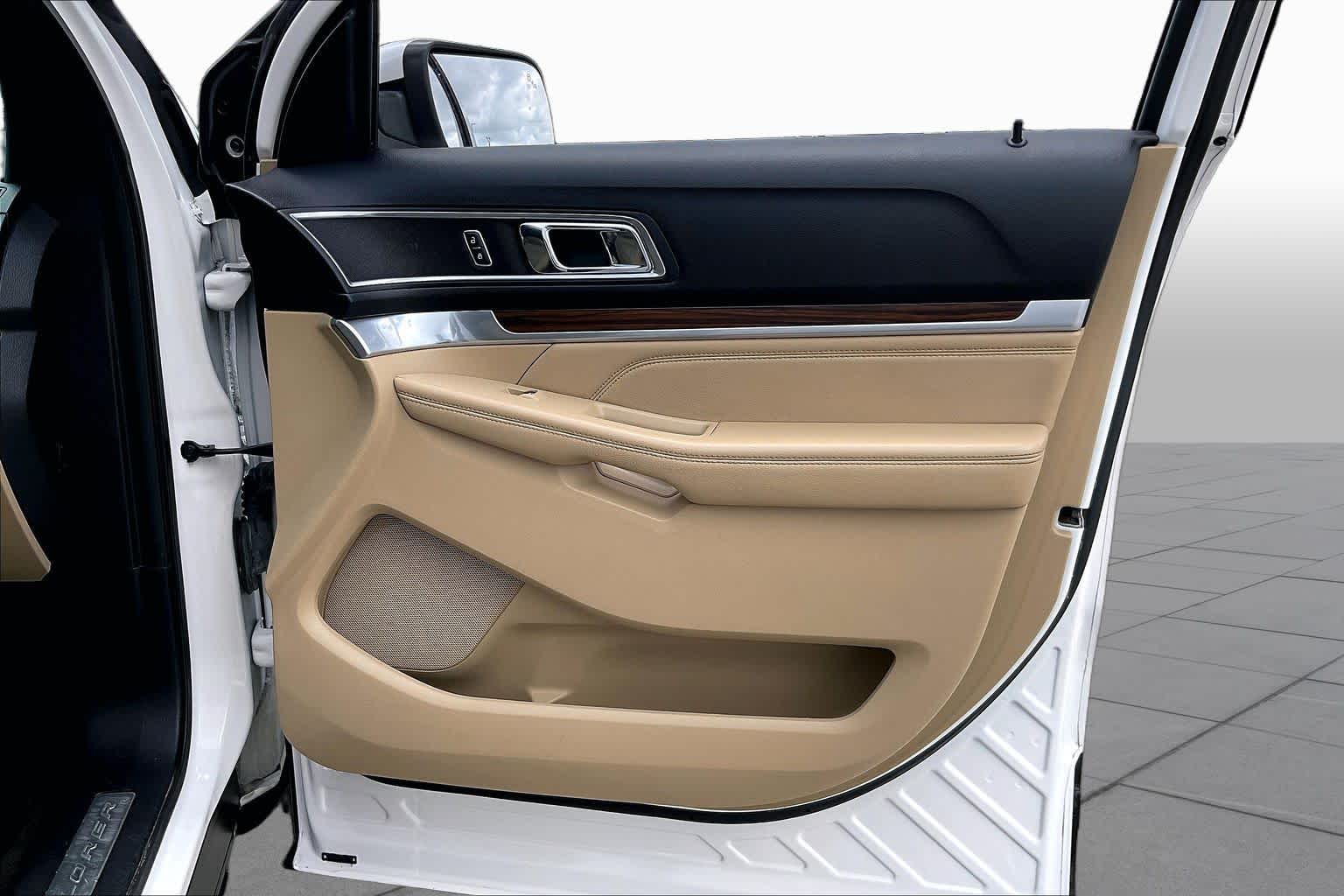 2017 Ford Explorer Limited White Platinum Metallic Tri-Coat at AutoNation USA Houston