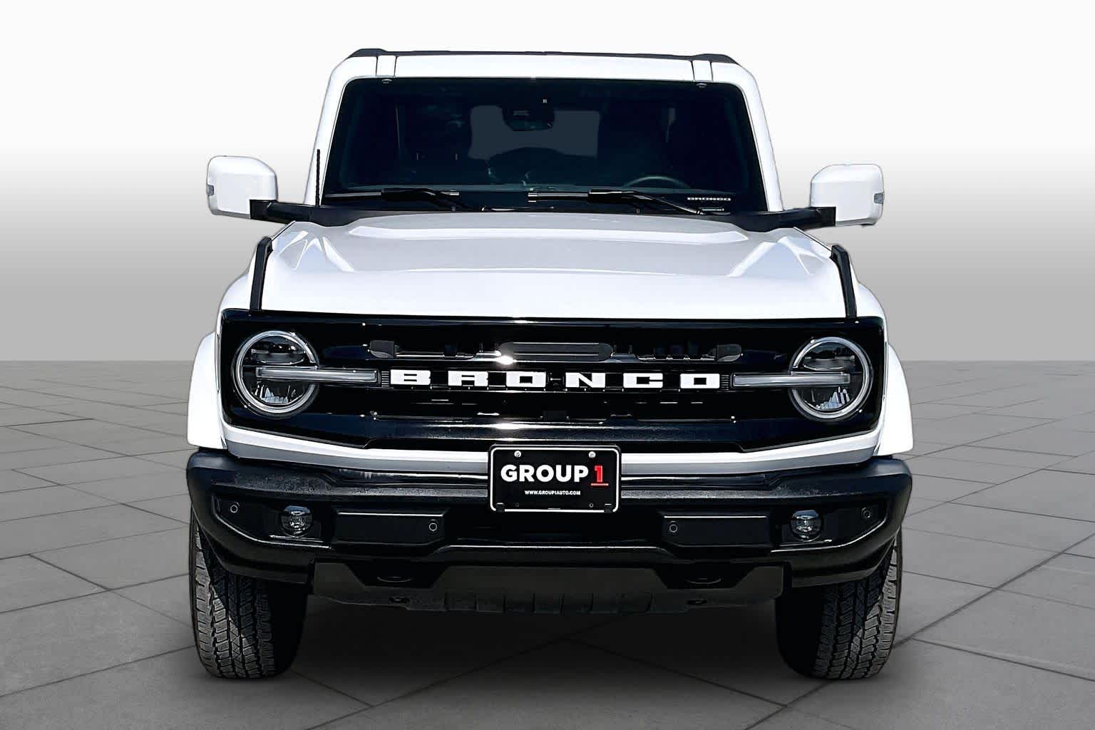 2025 Ford Bronco photo 4 of 32