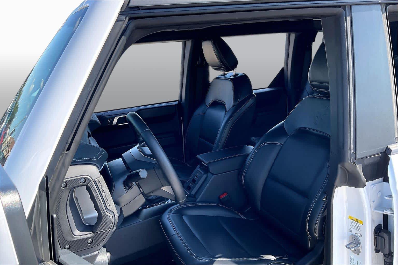 2025 Ford Bronco photo 8 of 32