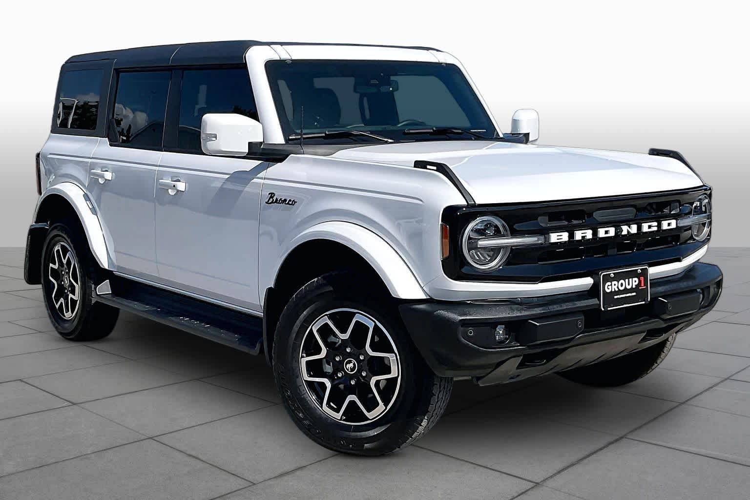 2025 Ford Bronco photo 3 of 32