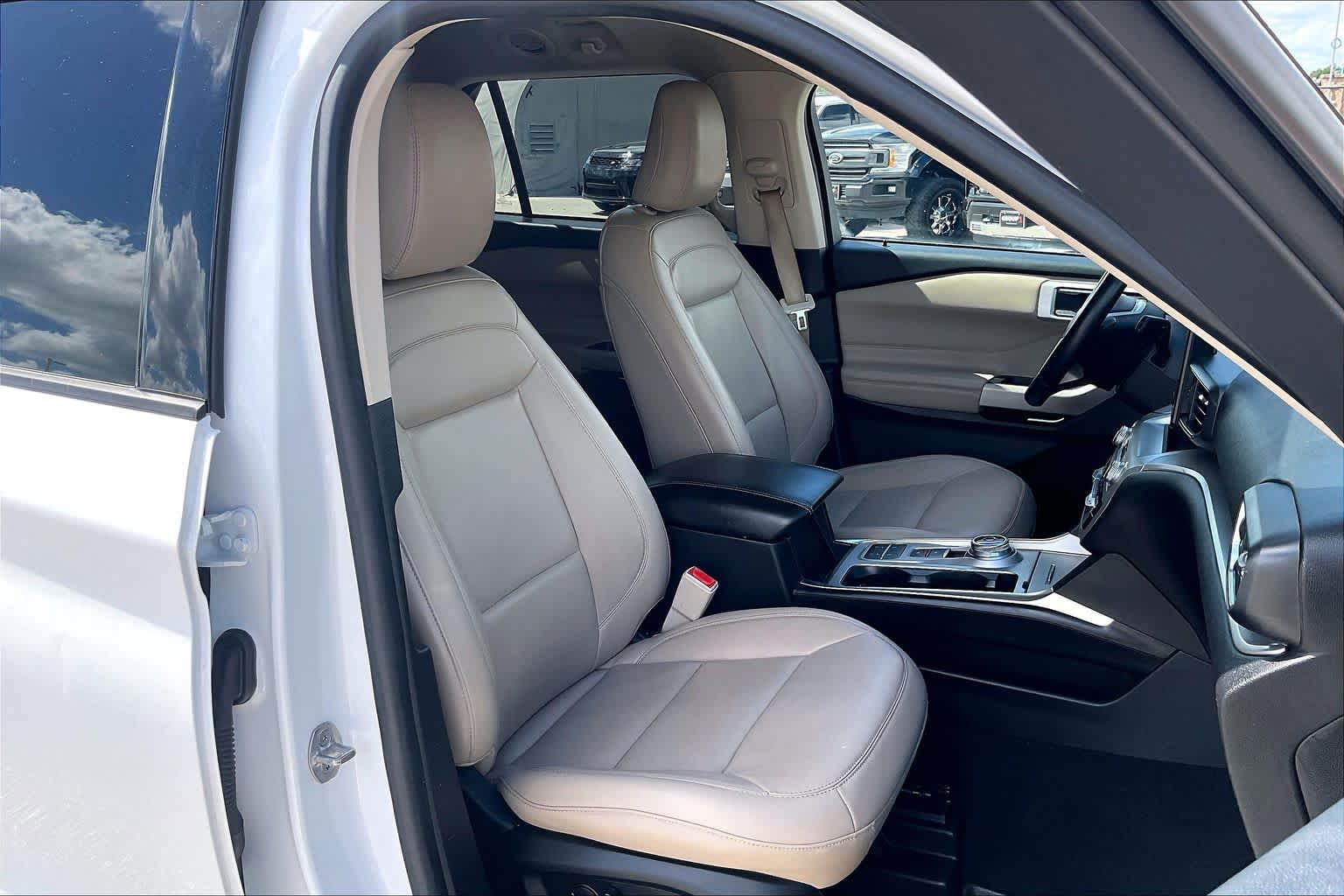 2022 Ford Explorer XLT - 8