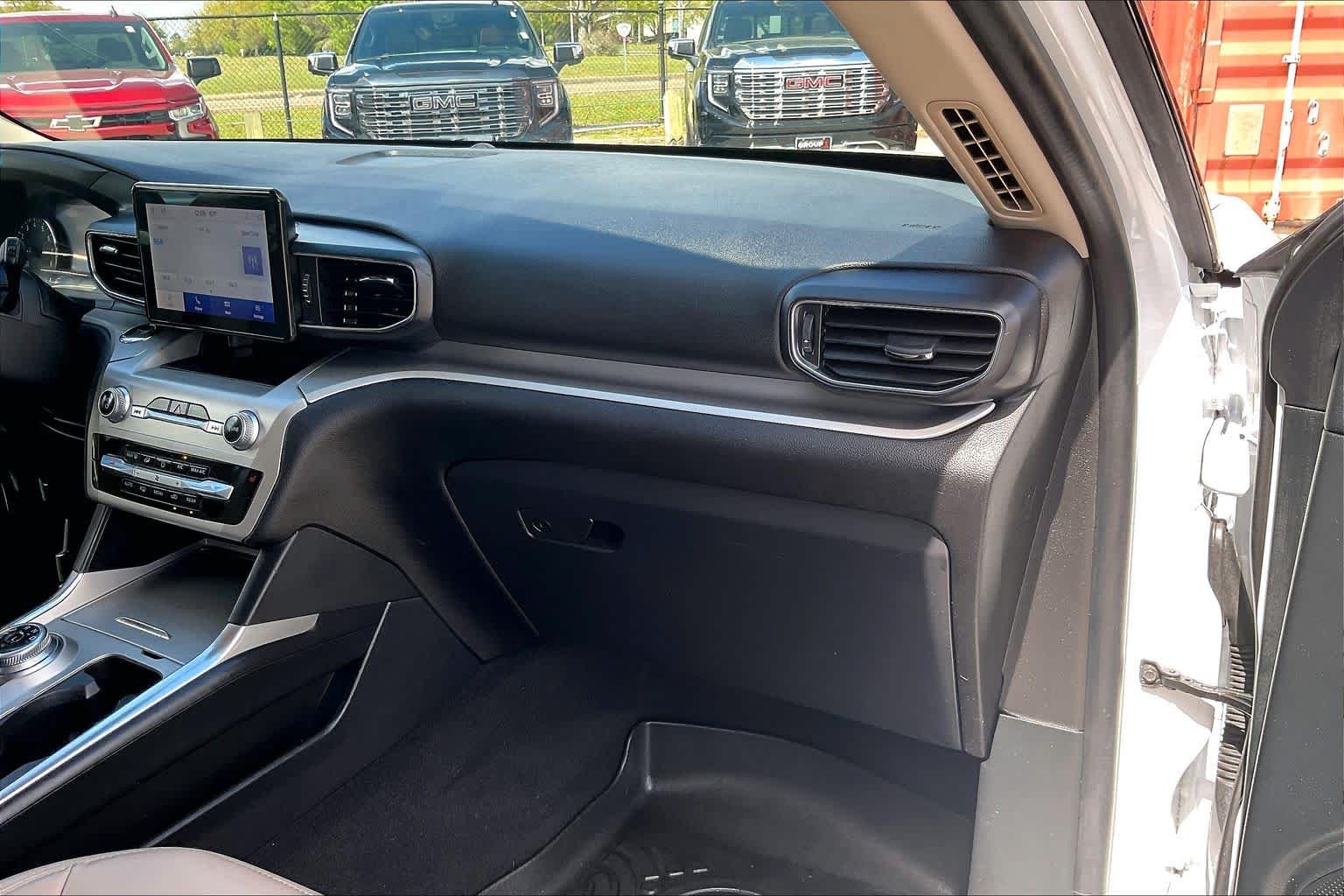 2022 Ford Explorer XLT Oxford White at AutoNation USA Houston