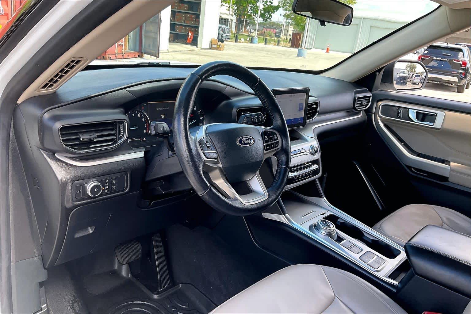 2022 Ford Explorer XLT Oxford White at AutoNation USA Houston
