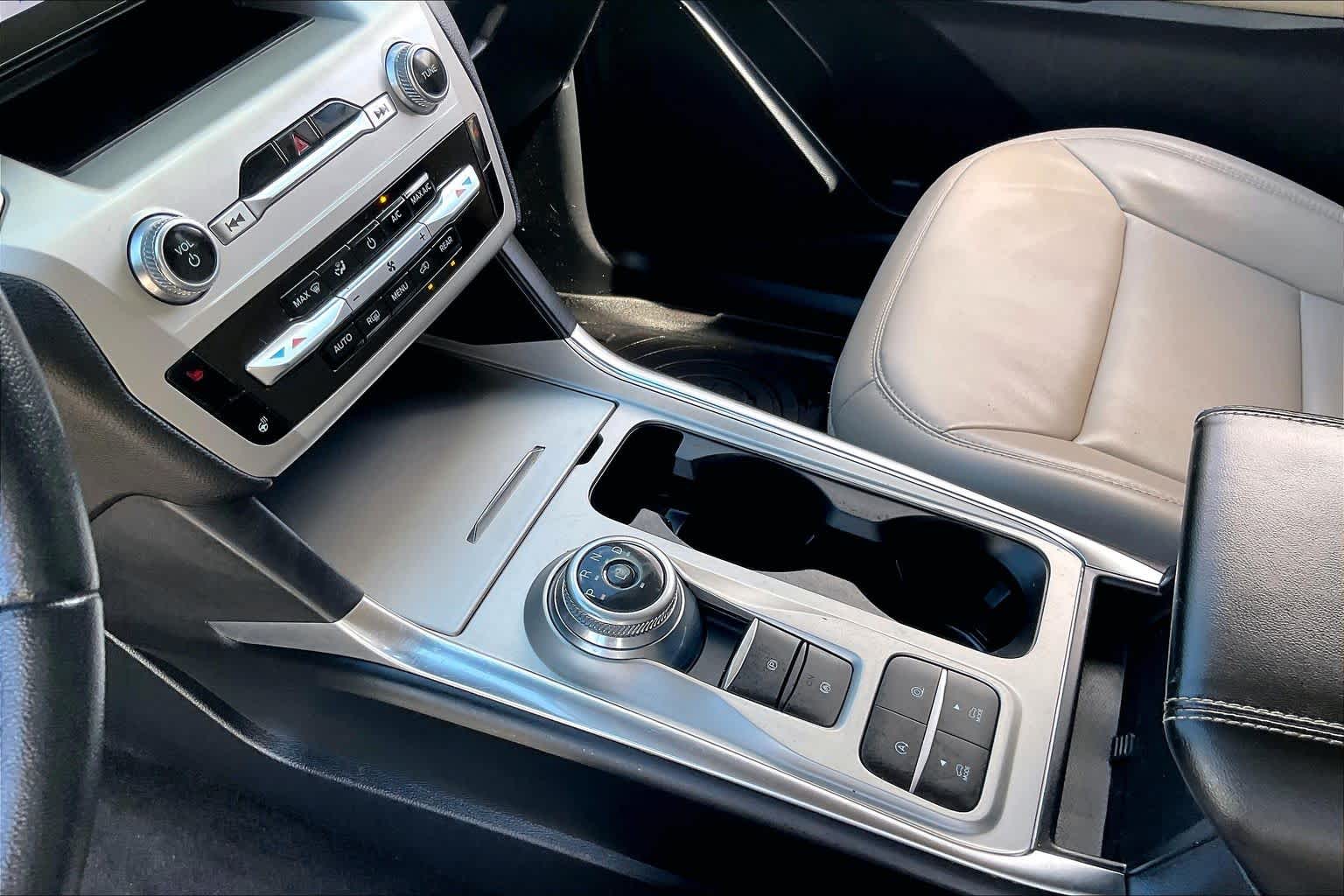 2022 Ford Explorer XLT Oxford White at AutoNation USA Houston