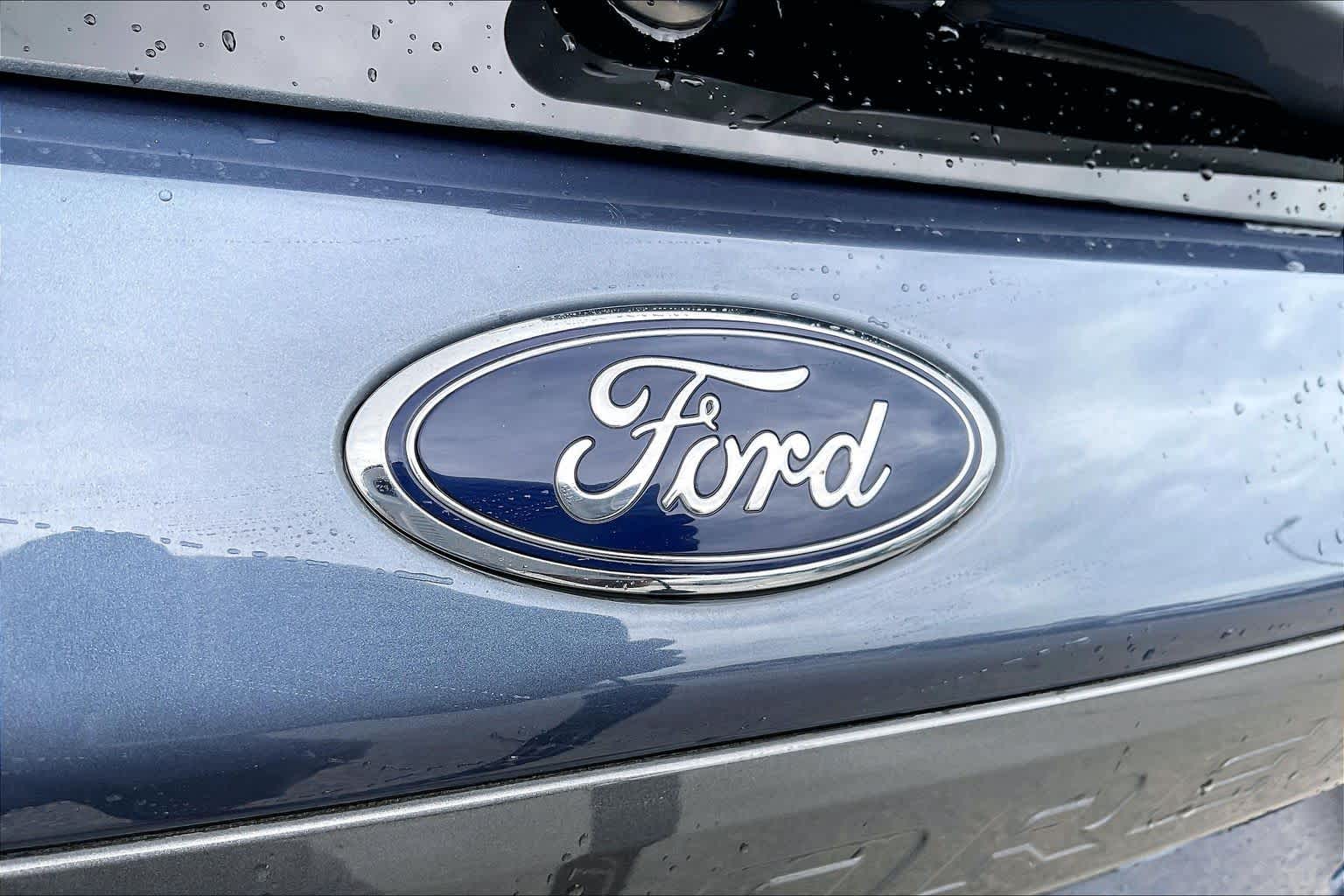 2021 Ford Explorer XLT Infinite Blue Metallic Tinted Clearcoat at AutoNation USA Katy