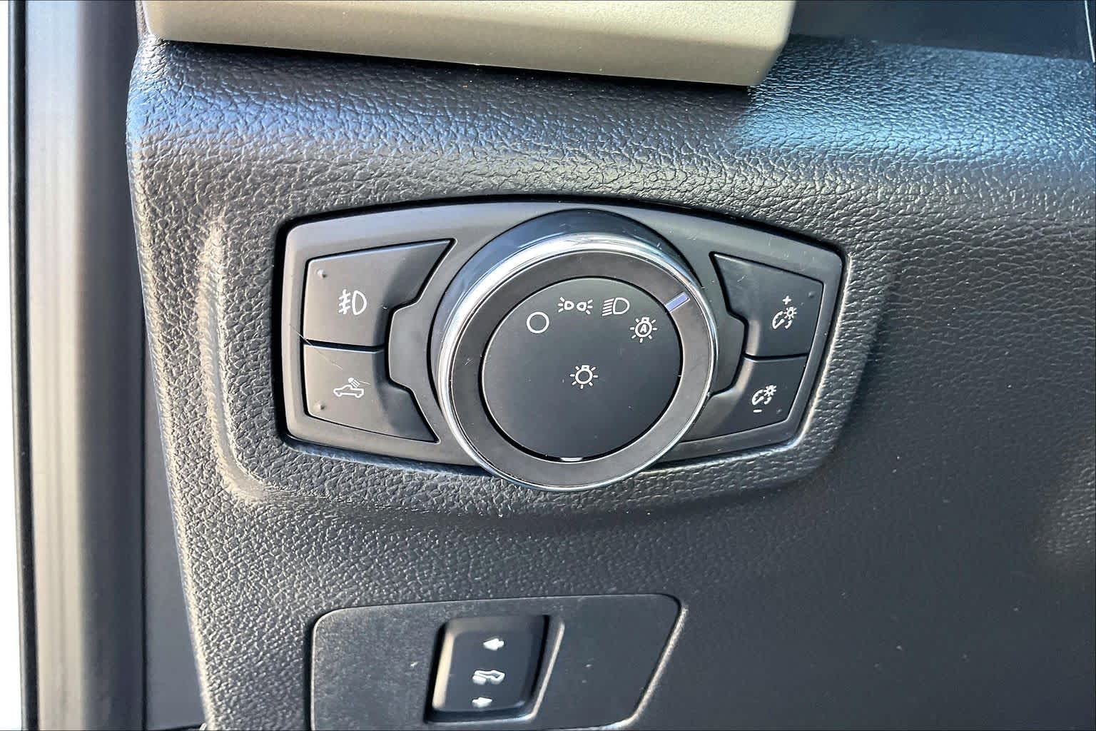 2018 Ford Super Duty F-250 Pickup photo 13 of 33