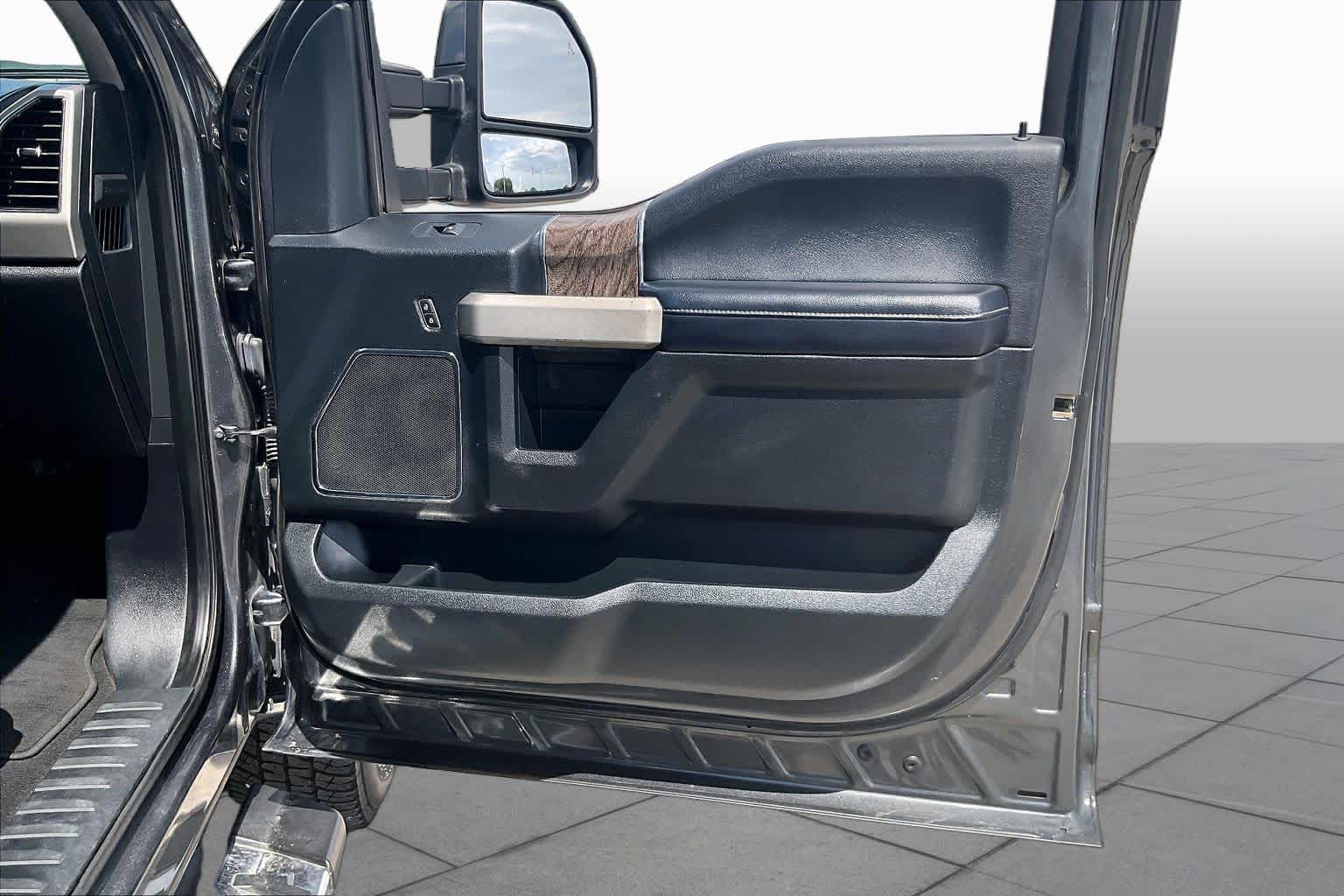 2019 Ford Super Duty F-250 Pickup photo 21 of 32