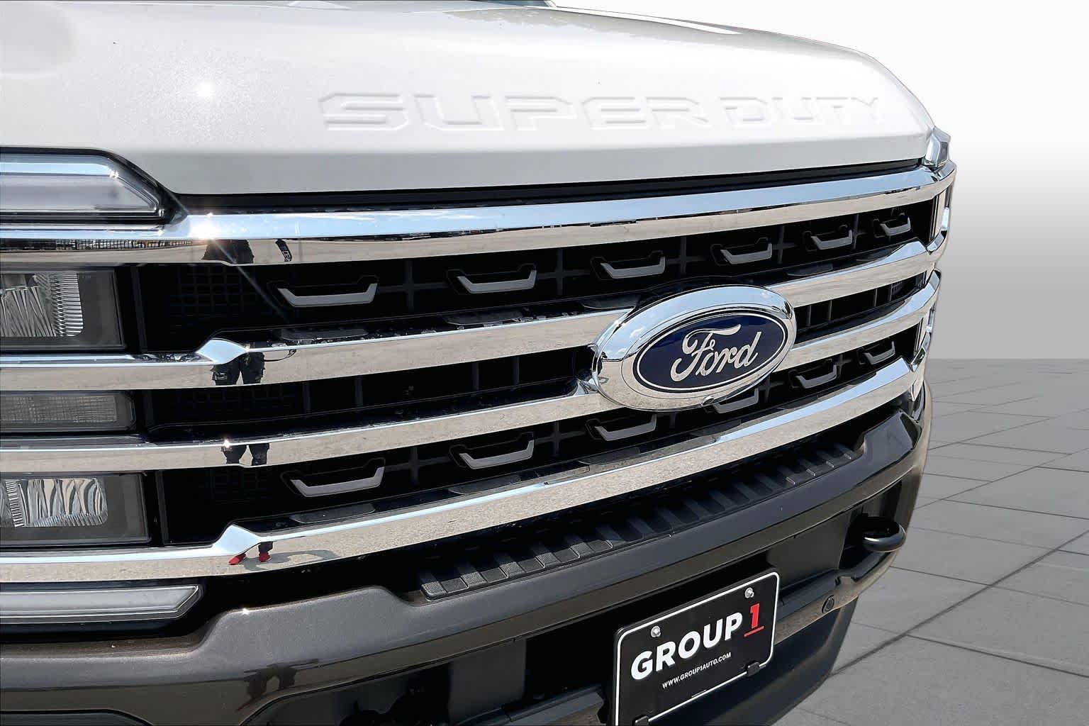 2025 Ford Super Duty F-250 Pickup King Ranch Star White Metallic Tri-Coat/Darkened Bronze at Group 1 GMC Buick South