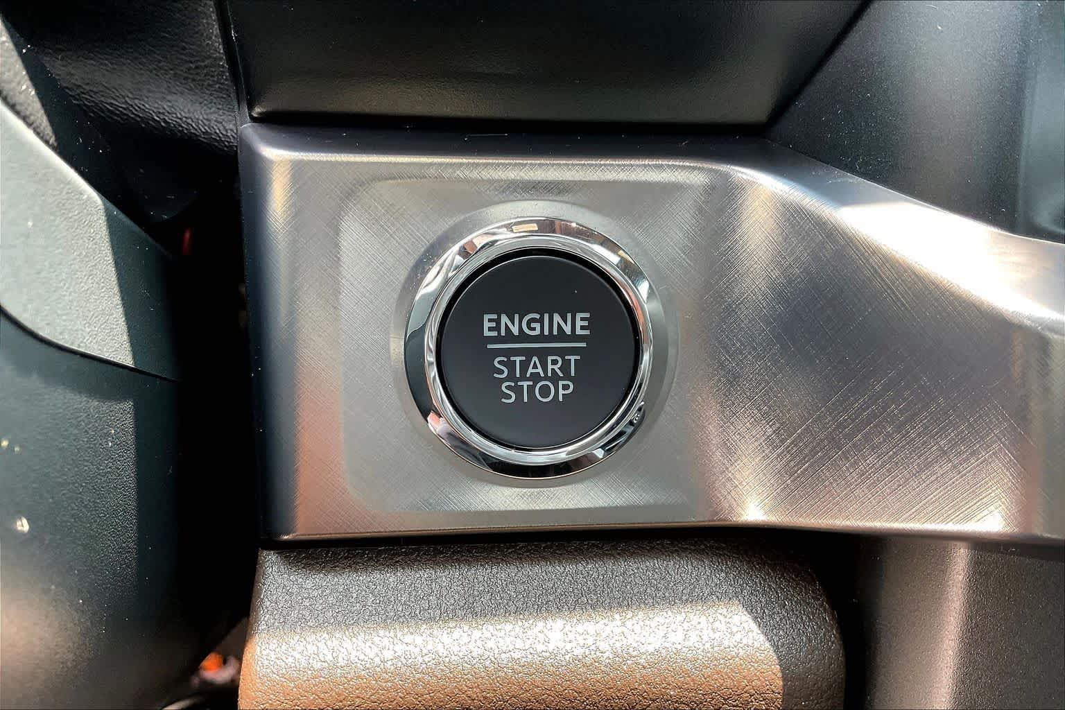2025 Ford Super Duty F-250 Pickup King Ranch Star White Metallic Tri-Coat/Darkened Bronze at Group 1 GMC Buick South
