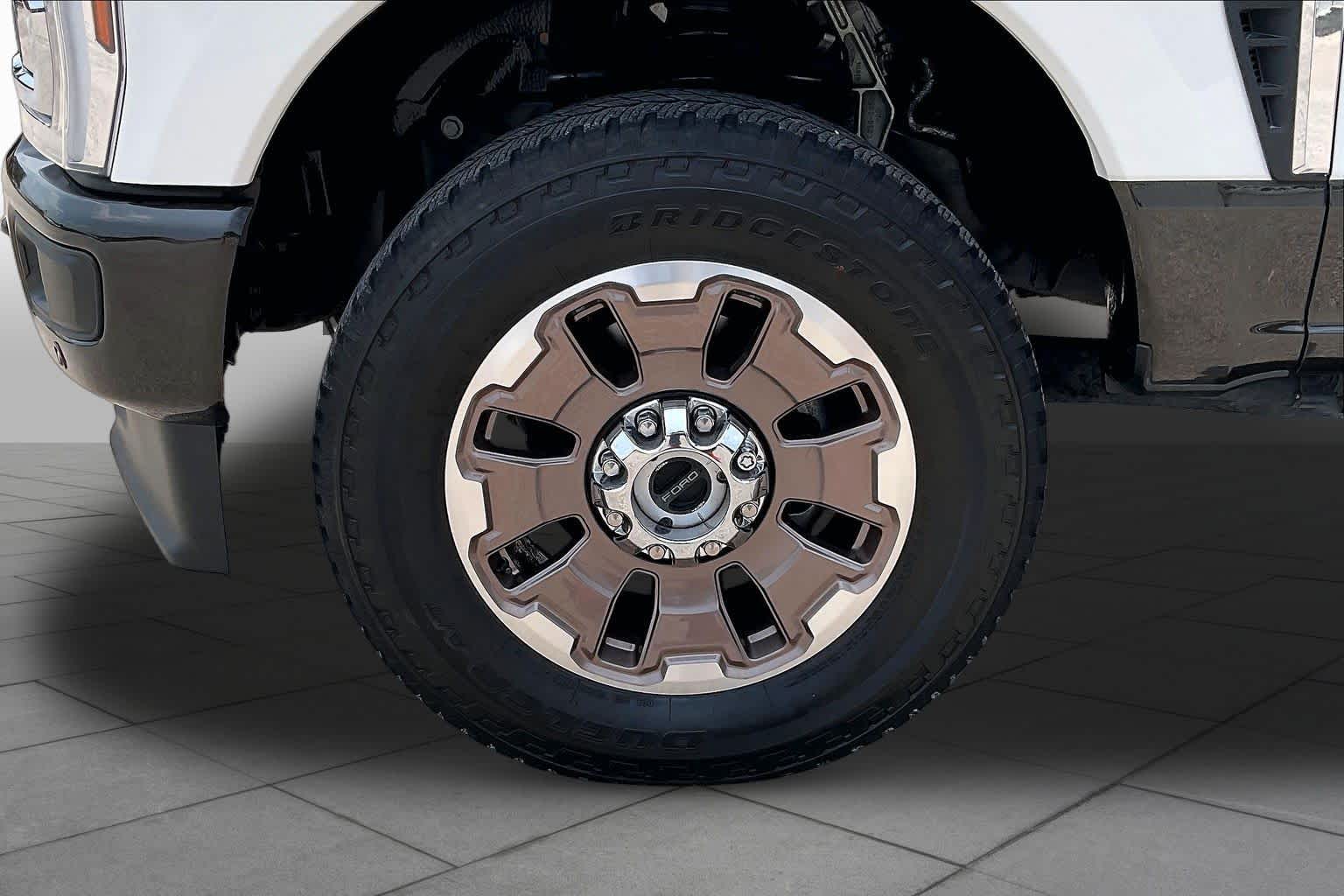 2025 Ford Super Duty F-250 Pickup King Ranch Star White Metallic Tri-Coat/Darkened Bronze at Group 1 GMC Buick South