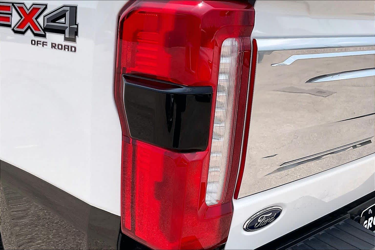 2025 Ford Super Duty F-250 Pickup King Ranch Star White Metallic Tri-Coat/Darkened Bronze at Group 1 GMC Buick South