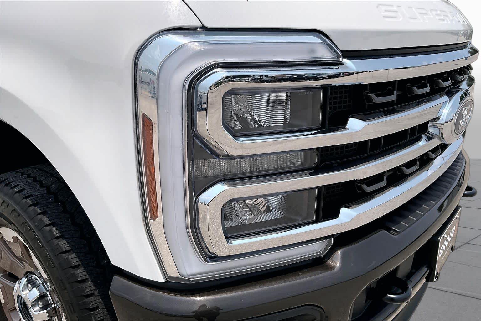 2025 Ford Super Duty F-250 Pickup King Ranch Star White Metallic Tri-Coat/Darkened Bronze at Group 1 GMC Buick South