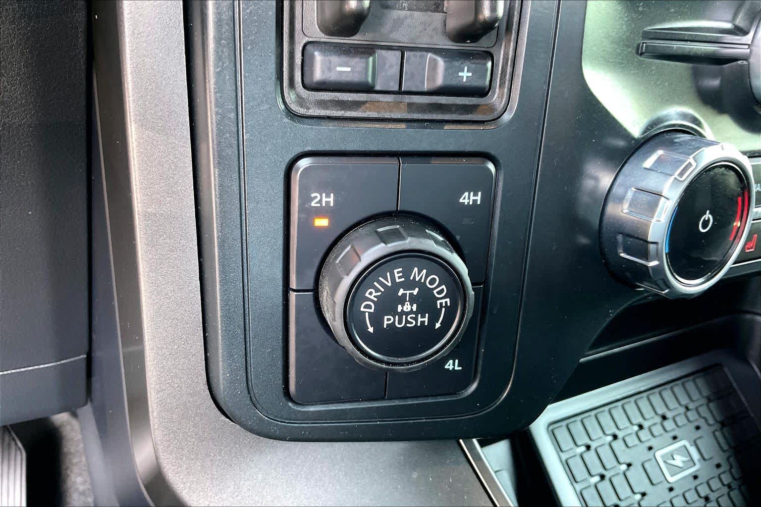 2025 Ford F-150 photo 32 of 34
