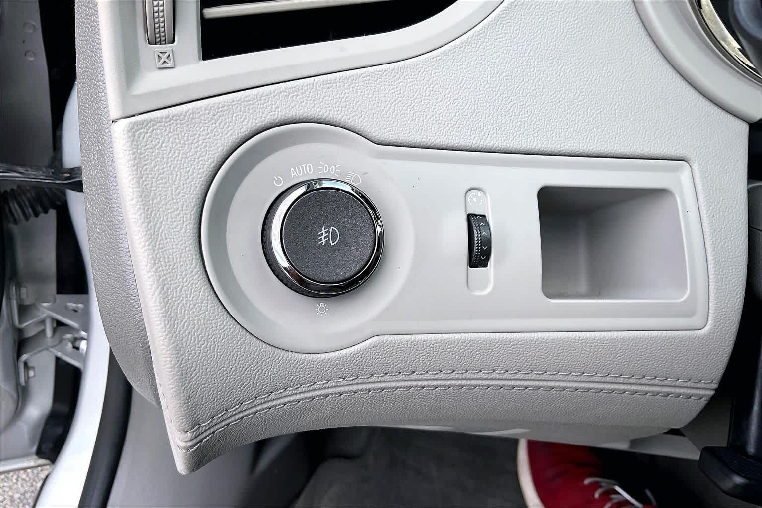 2012 Buick LaCrosse photo 14 of 33