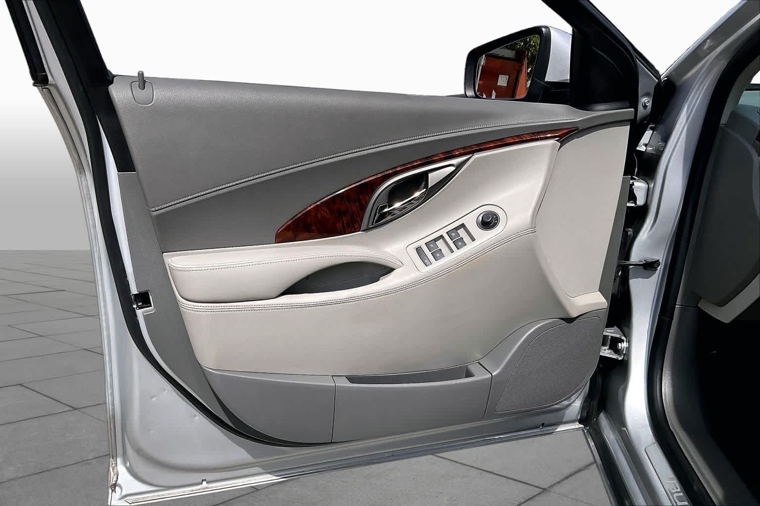 2012 Buick LaCrosse photo 21 of 33