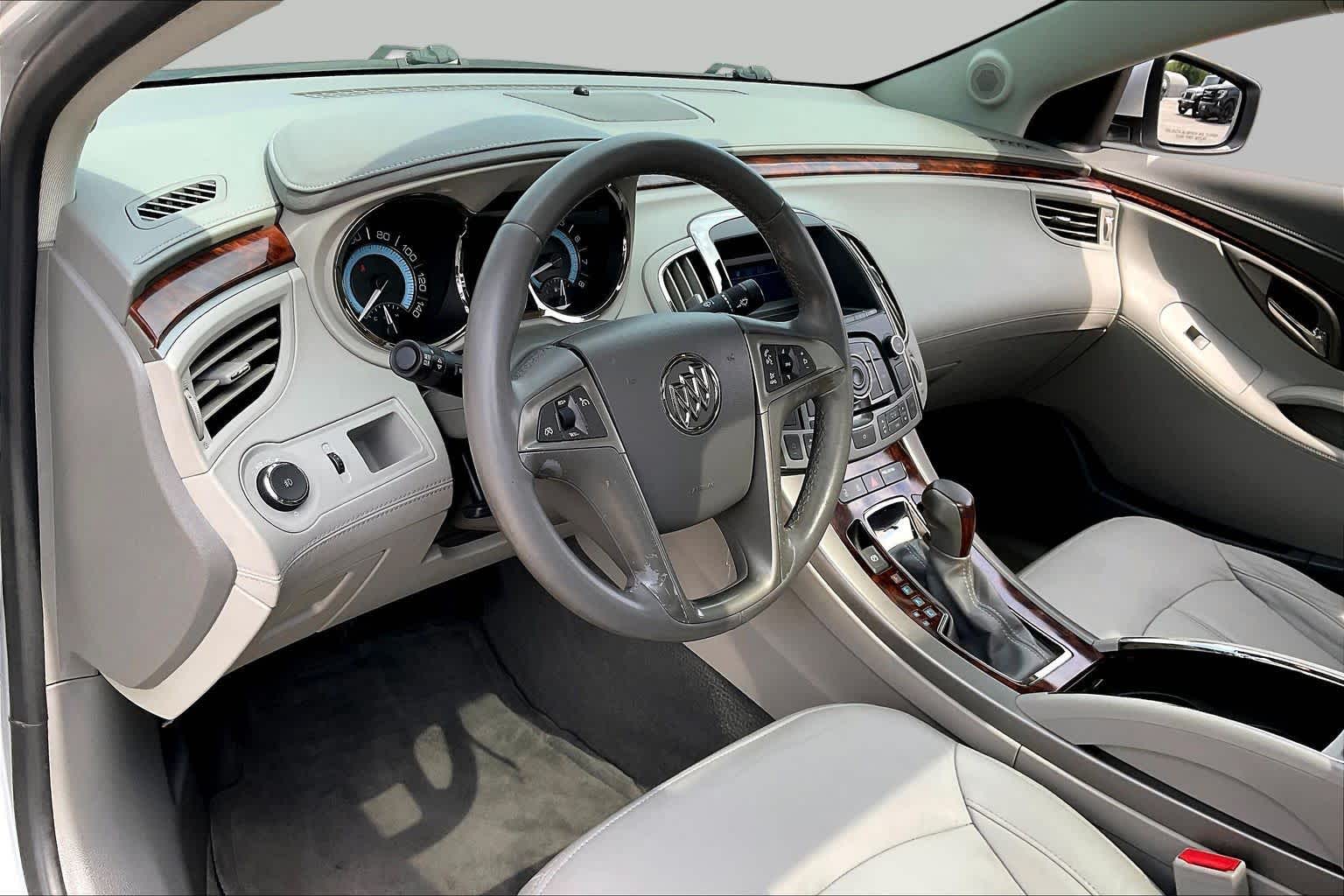 2012 Buick LaCrosse photo 17 of 33