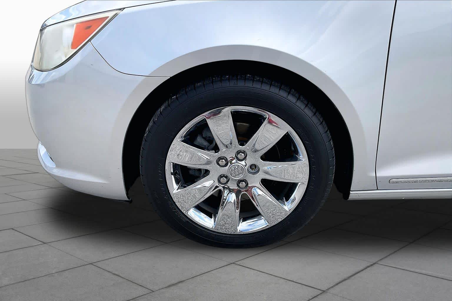 2012 Buick LaCrosse photo 10 of 33