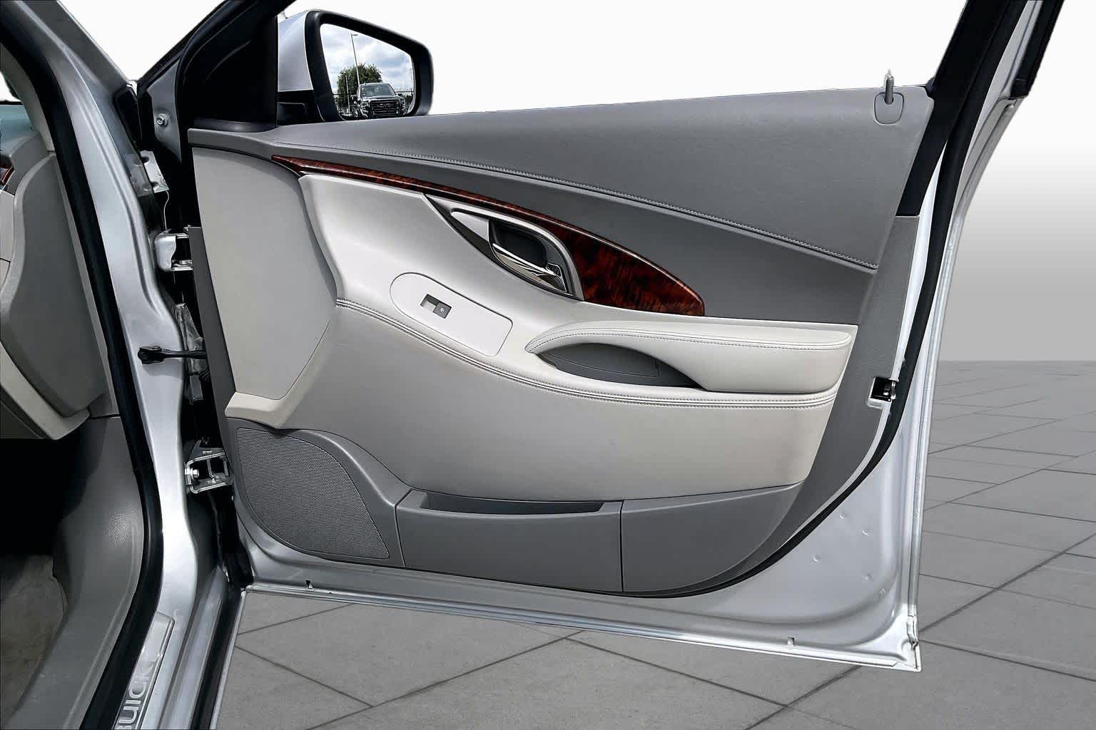 2012 Buick LaCrosse photo 22 of 33