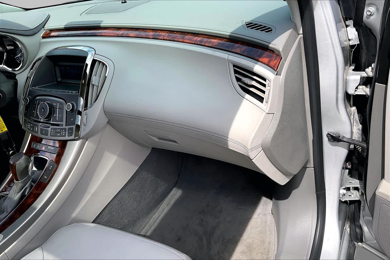 2012 Buick LaCrosse photo 18 of 33