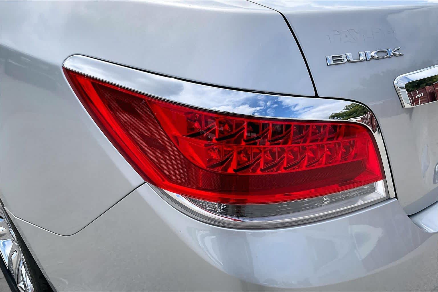2012 Buick LaCrosse photo 27 of 33