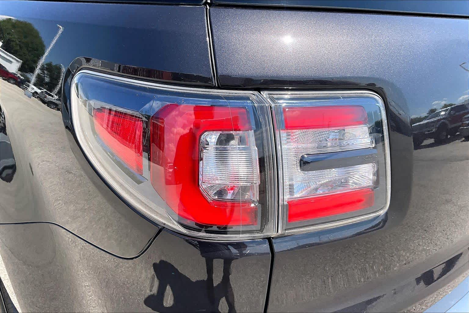 2016 GMC Acadia photo 27 of 33