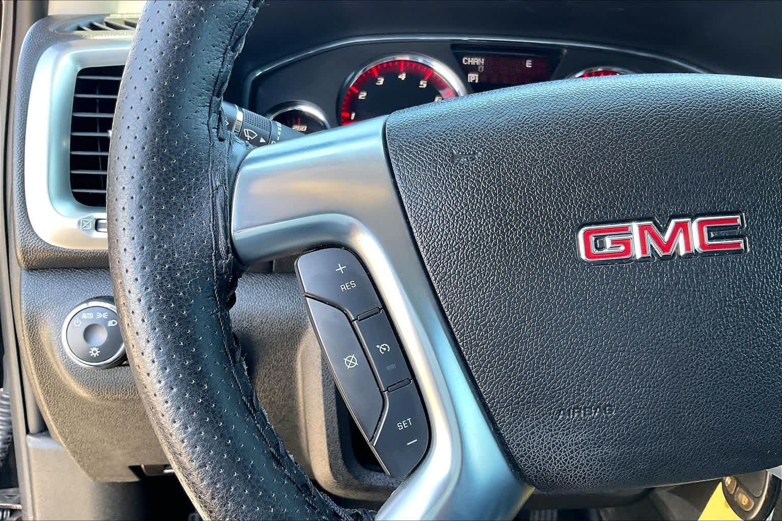 2016 GMC Acadia photo 23 of 33