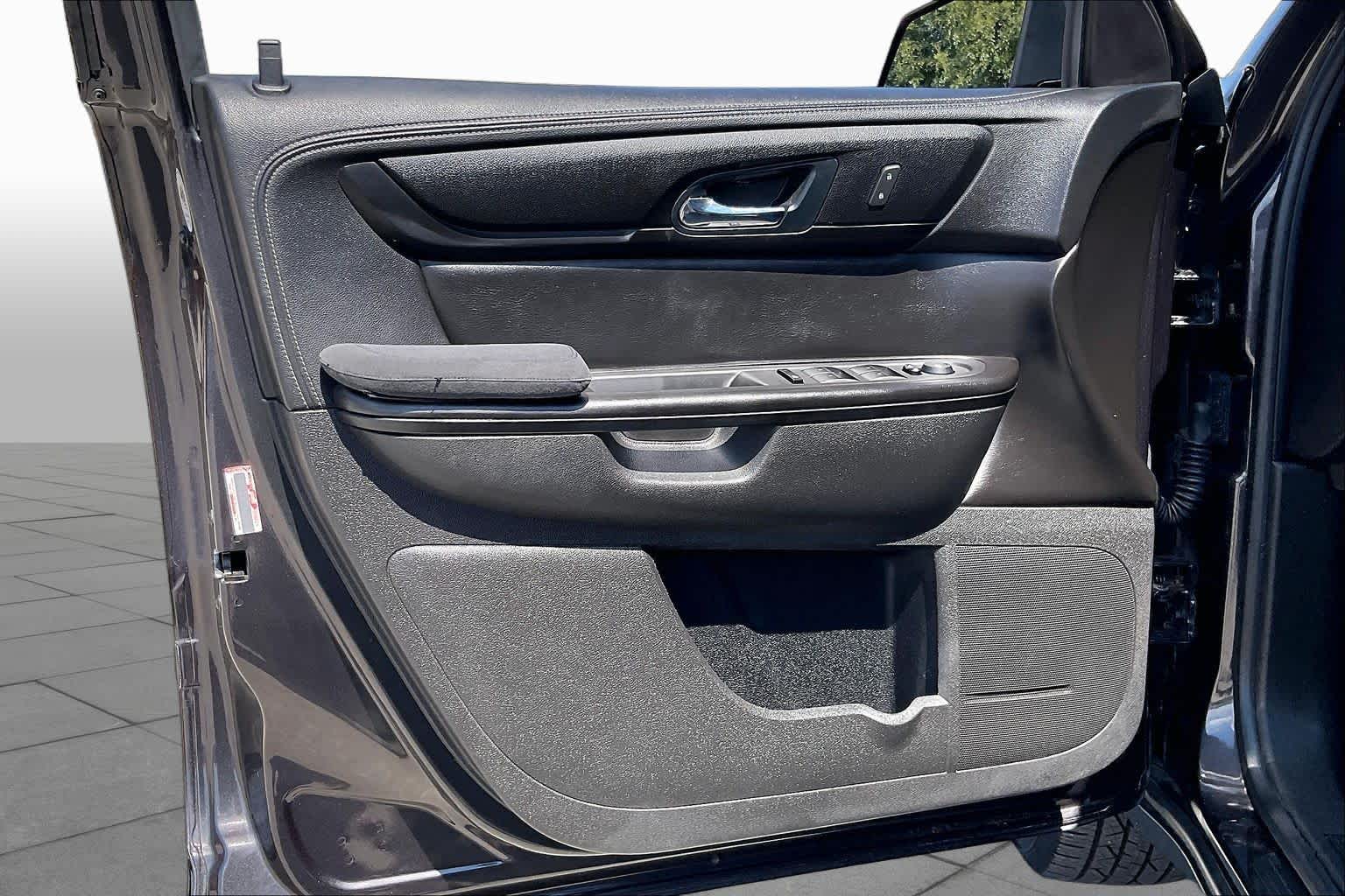 2016 GMC Acadia photo 21 of 33