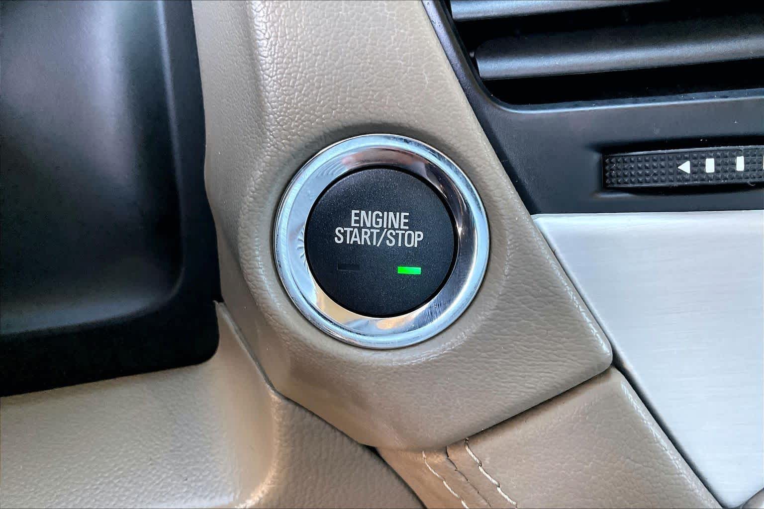 2020 GMC Yukon photo 33 of 35