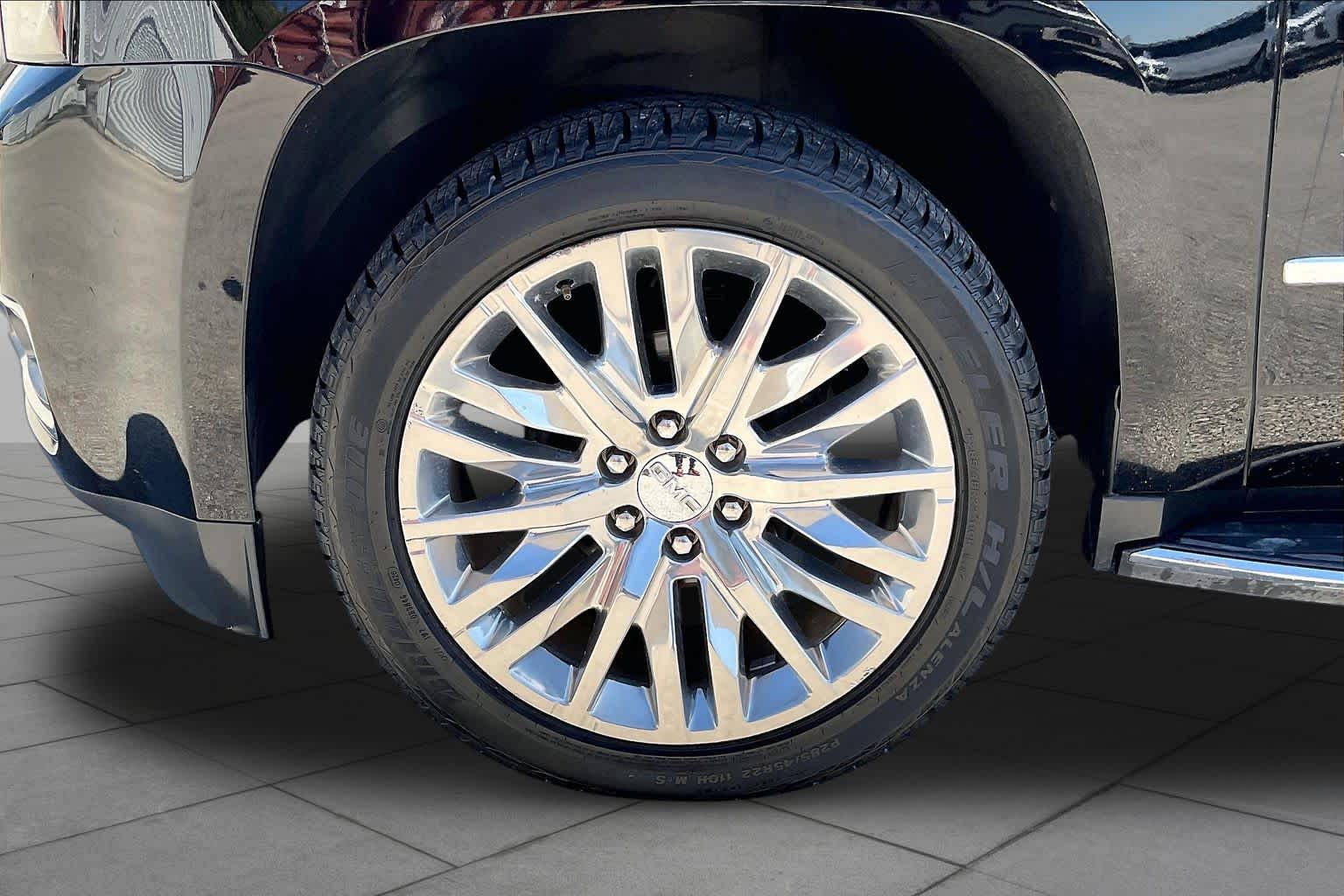 2020 GMC Yukon photo 11 of 35