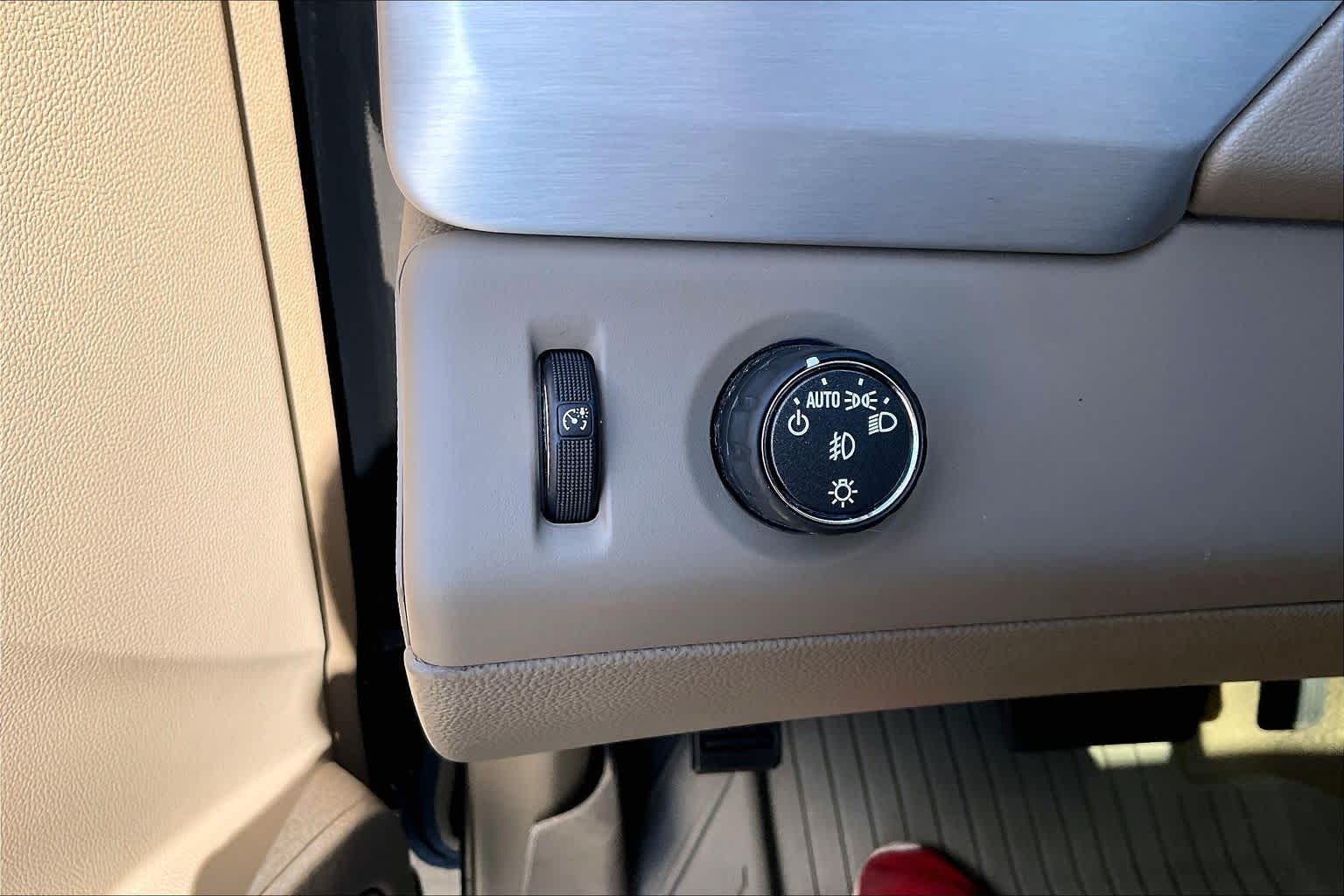 2020 GMC Yukon photo 15 of 35