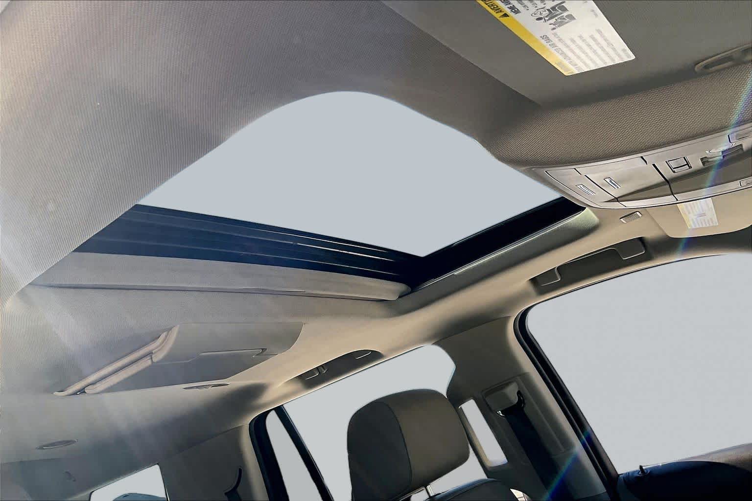 2020 GMC Yukon photo 14 of 35