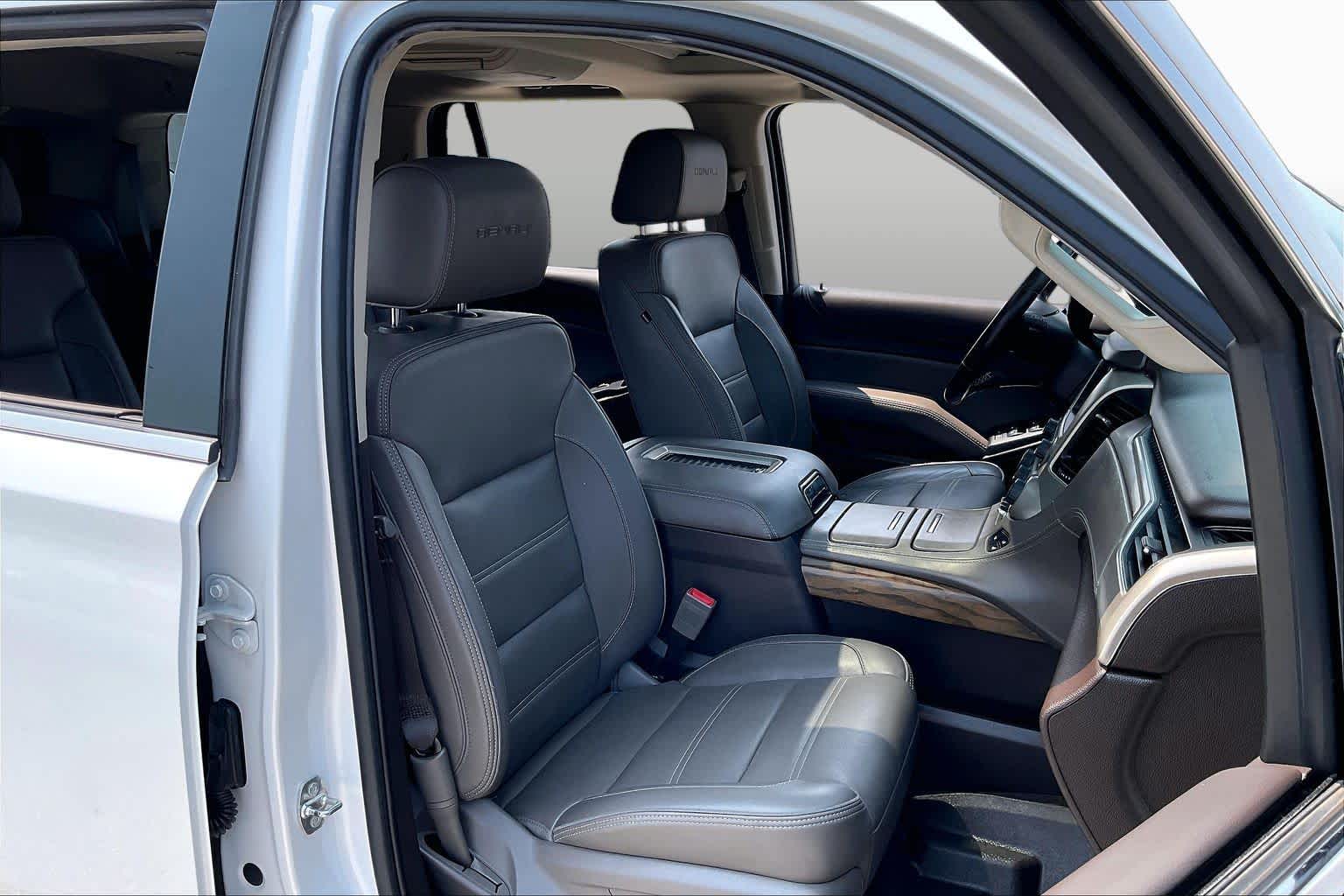 Used 2018 WHITE FROST TRICOAT GMC Denali image 9