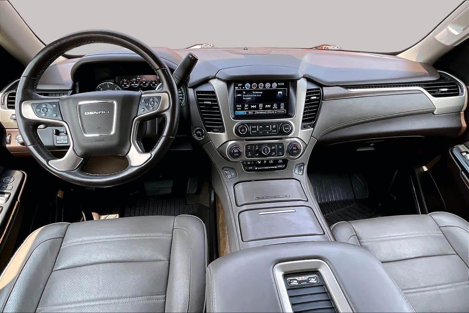 Used 2018 WHITE FROST TRICOAT GMC Denali image 15