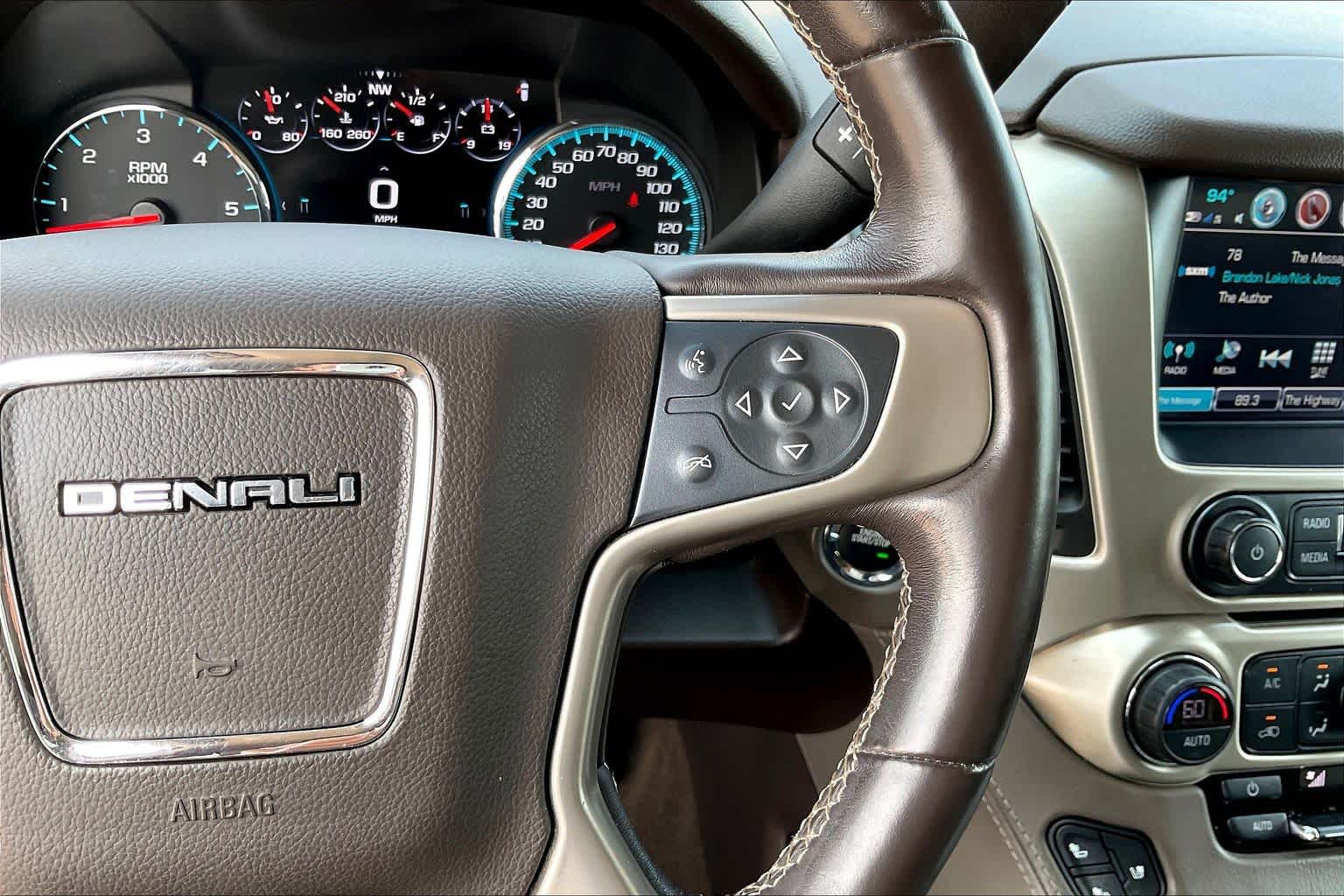 Used 2018 WHITE FROST TRICOAT GMC Denali image 24