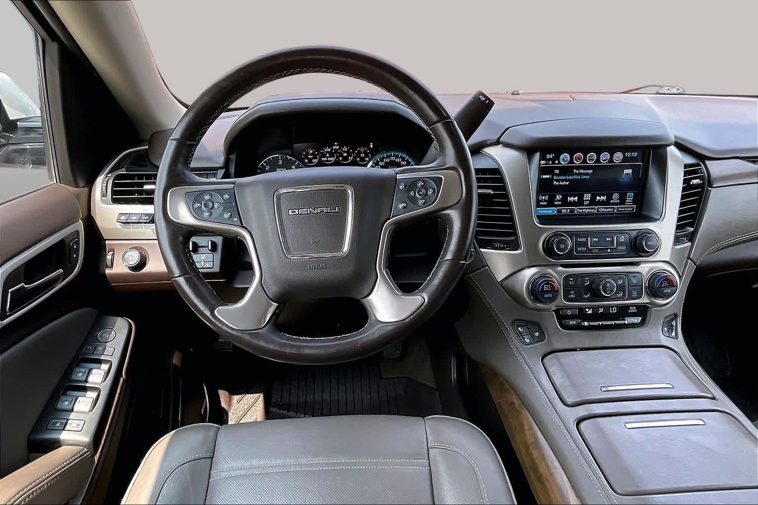 Used 2018 WHITE FROST TRICOAT GMC Denali image 6