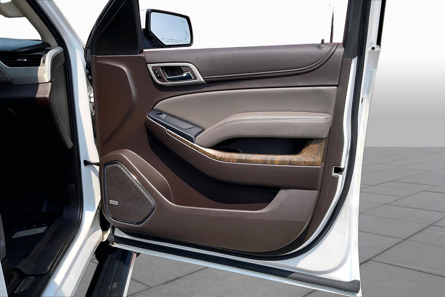 Used 2018 WHITE FROST TRICOAT GMC Denali image 22