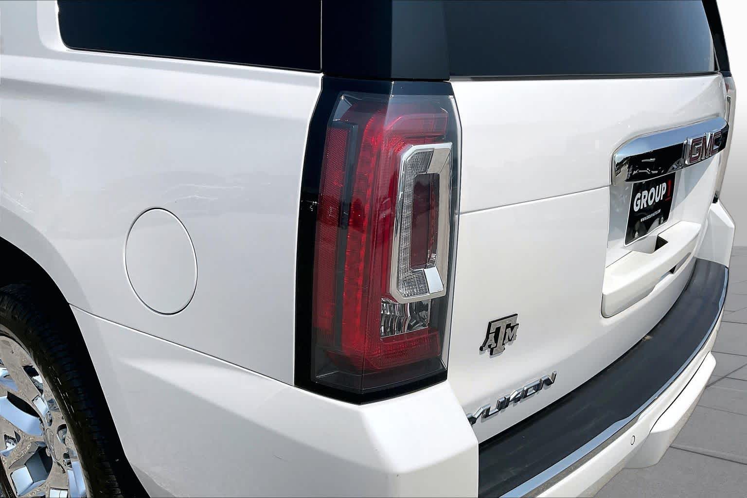 Used 2018 WHITE FROST TRICOAT GMC Denali image 28