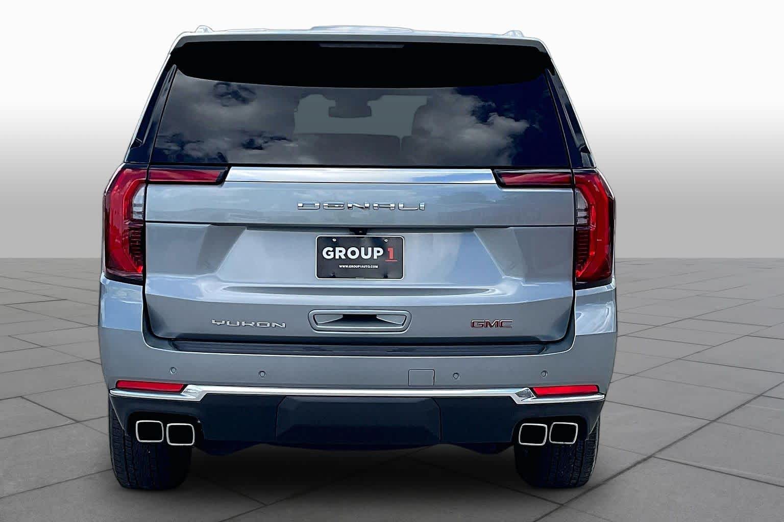2025 GMC Yukon Denali photo 5 of 34