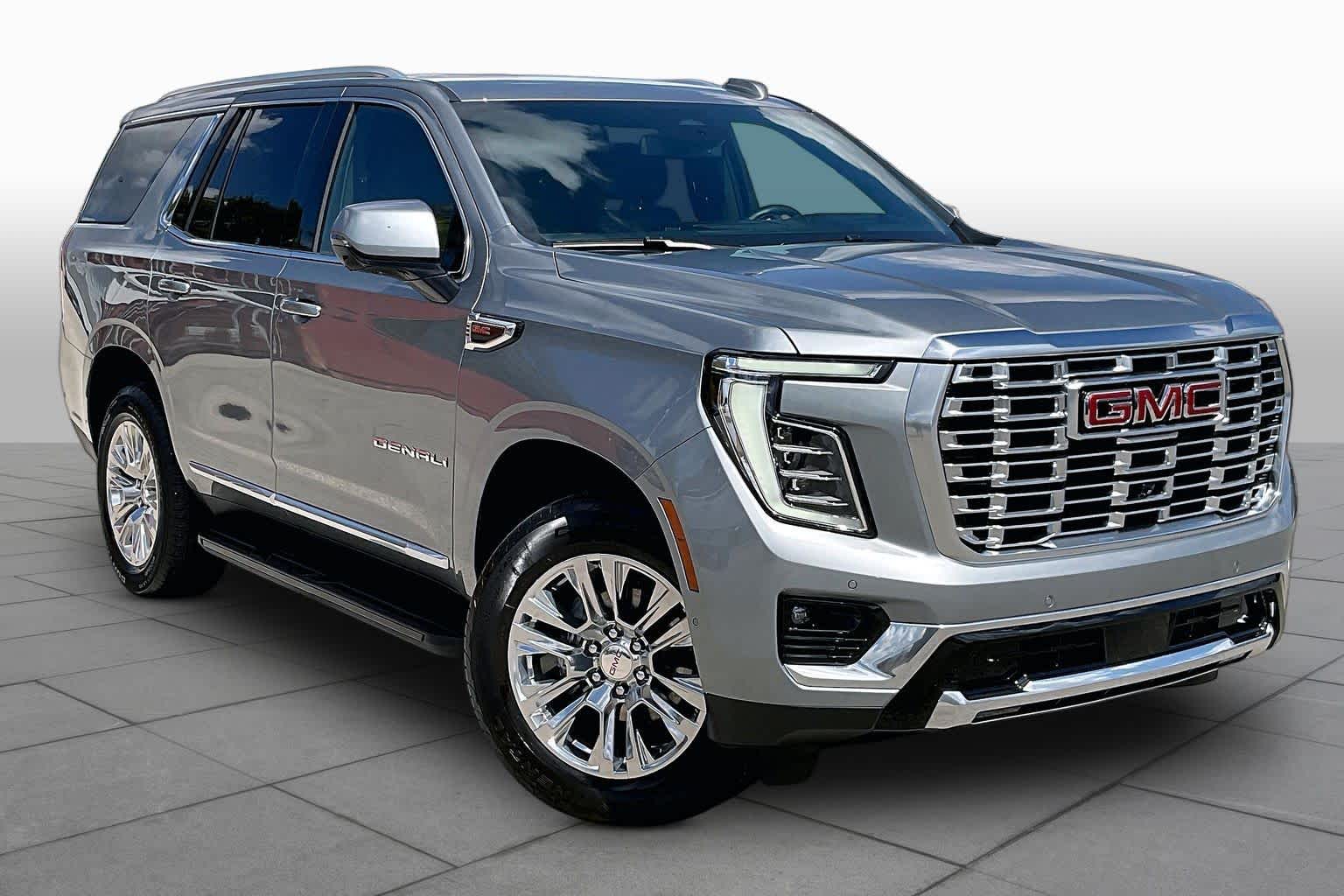 2025 GMC Yukon Denali photo 3 of 34
